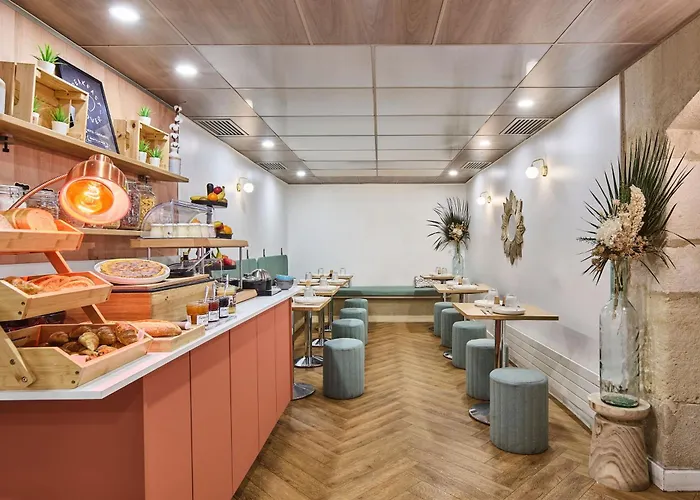 セルバンテス ハイ ハッピーカルチャー 3* パリ