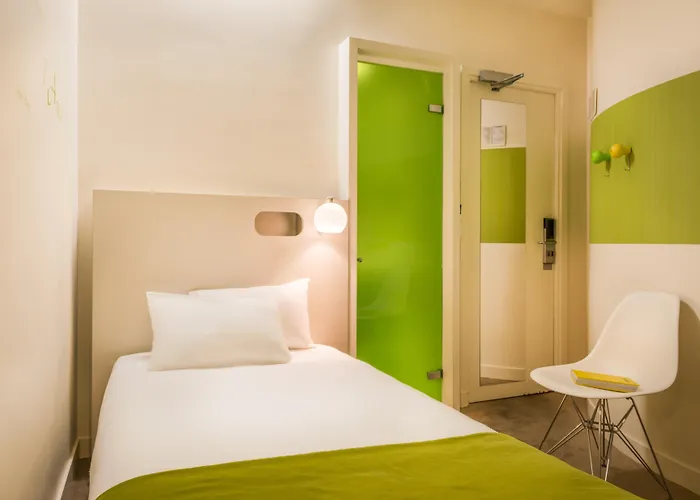 セルバンテス ハイ ハッピーカルチャー ホテル パリ