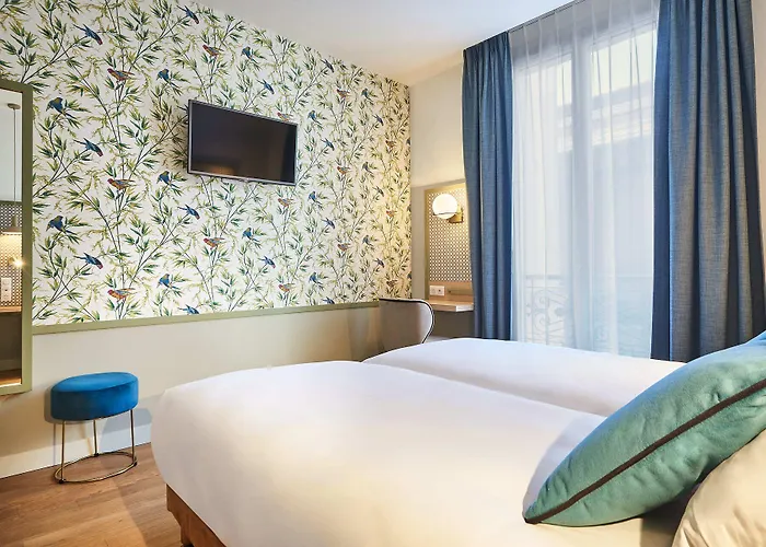 セルバンテス ハイ ハッピーカルチャー ホテル パリ