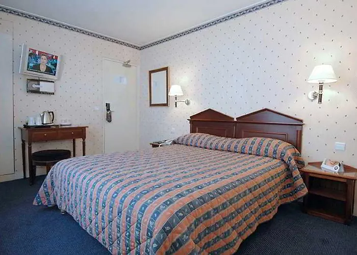 セルバンテス ハイ ハッピーカルチャー ホテル パリ