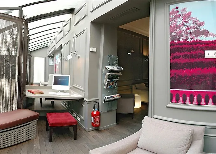 セルバンテス ハイ ハッピーカルチャー ホテル 3*